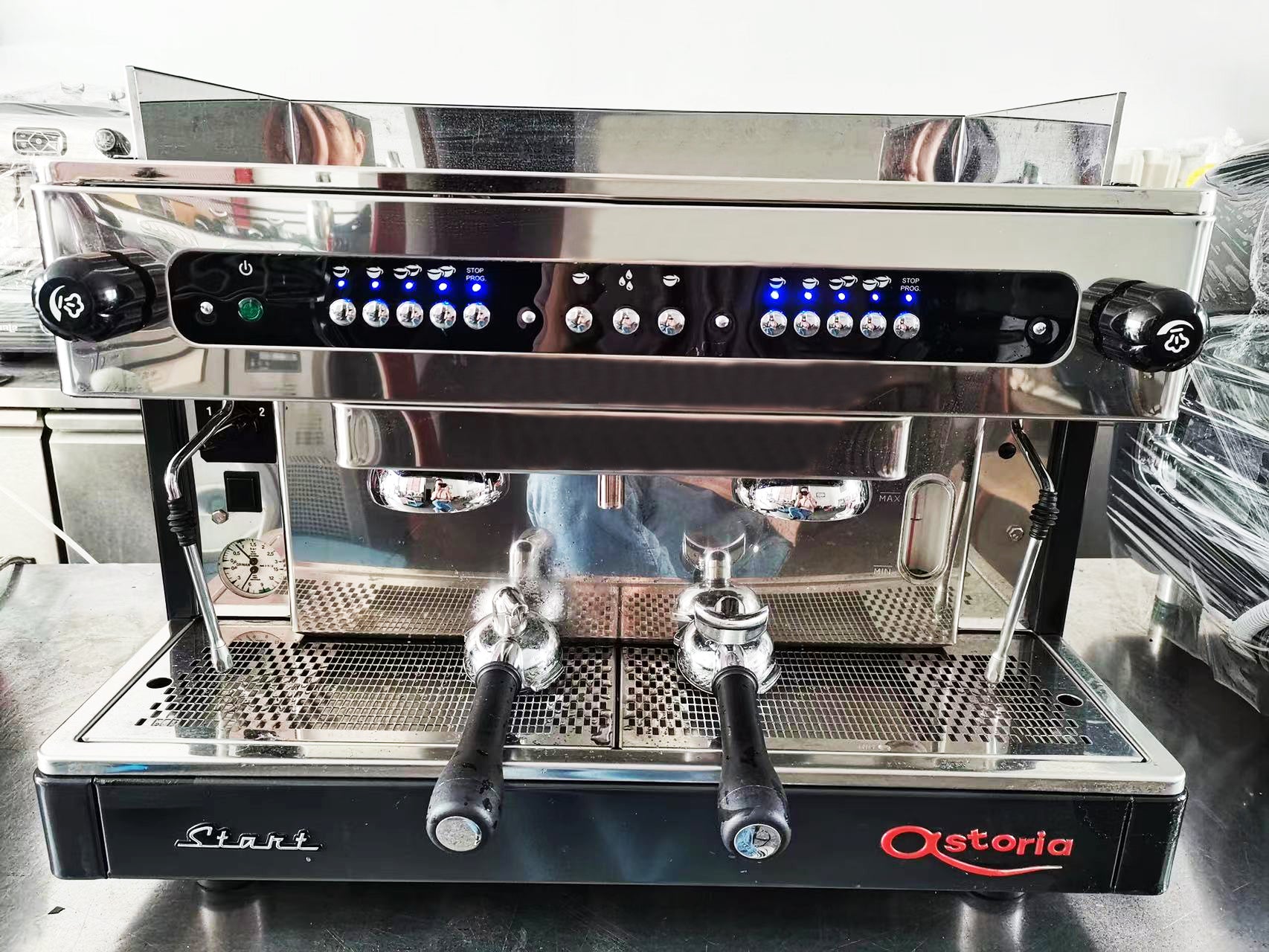 Astoria 'Like-New' Commercial Used Coffee Machine（Black）