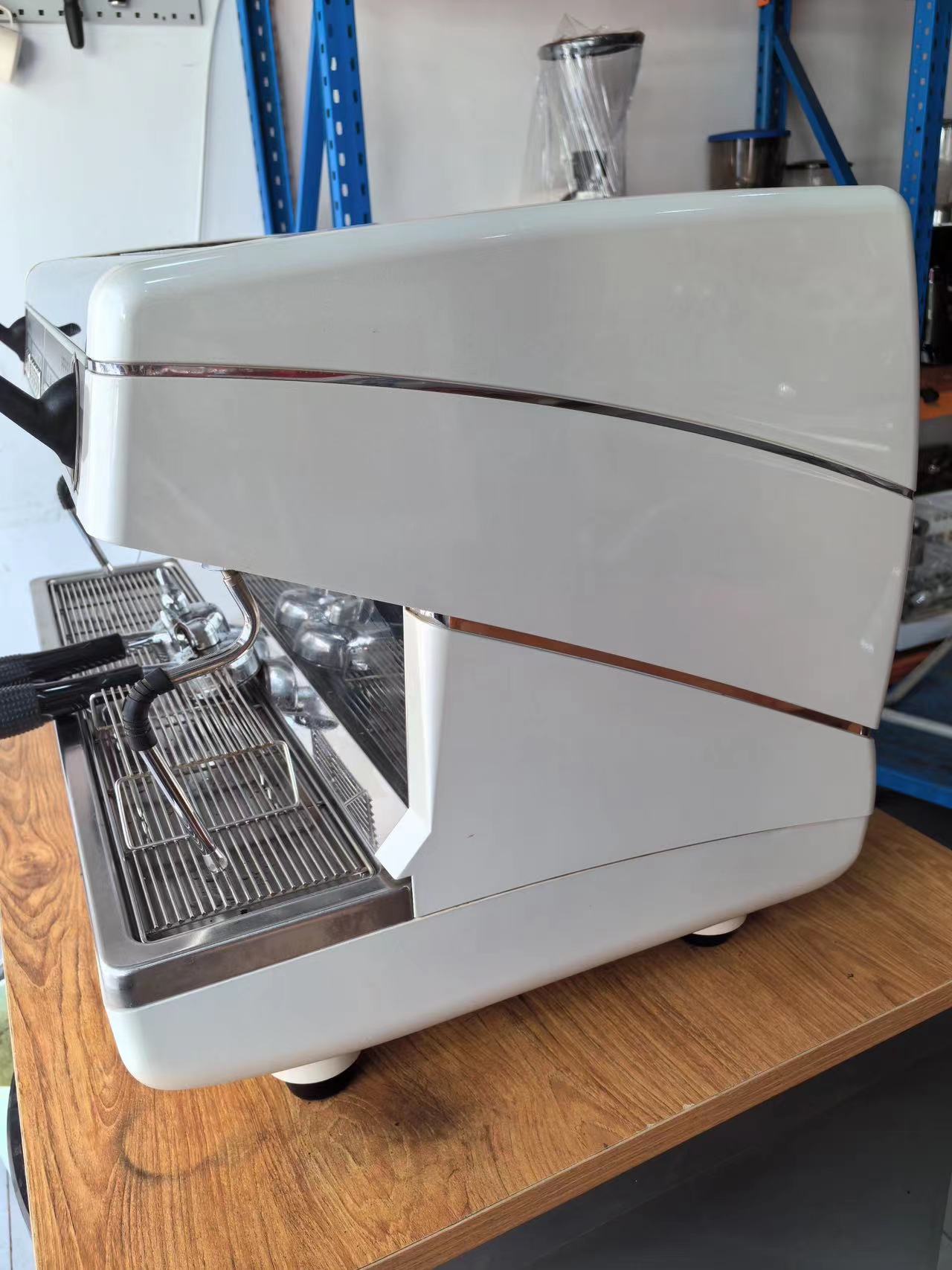 Nuova 'Like-New' Commercial Used Coffee Machine(N-W-0701)